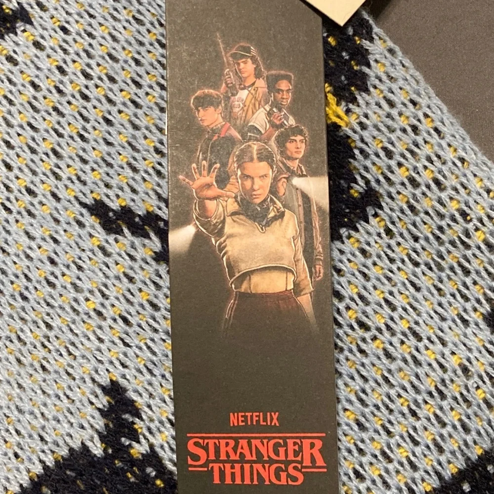 Stranger Things No Boundaries Scottie Dogs Light Blue Sweater XS/S NEW - Picture 8 of 13